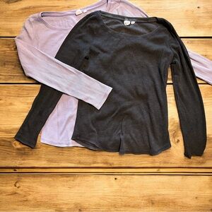 GAP Lot of 2 Grey and Lavender Long Sleeve Tops Sz M